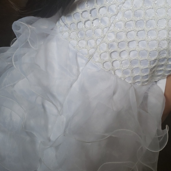 Adorable all white girls dressy dress! Size 4 - Picture 4 of 4